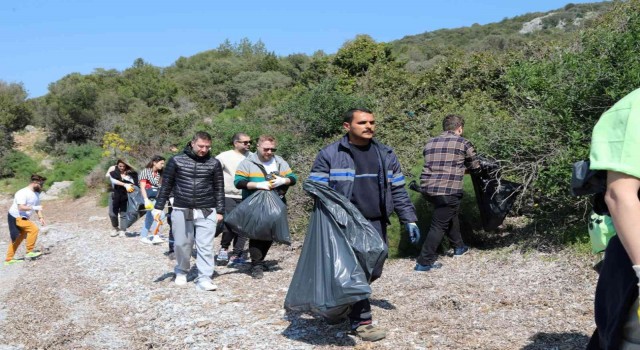 Bitezde kıyı temizliği yapıldı