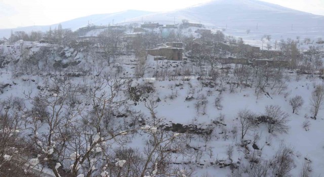 Bitliste çığ tehlikesi: 40 ev boşaltıldı
