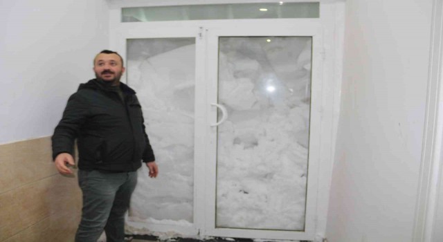 Bitliste kar kapı ve pencereleri kapattı