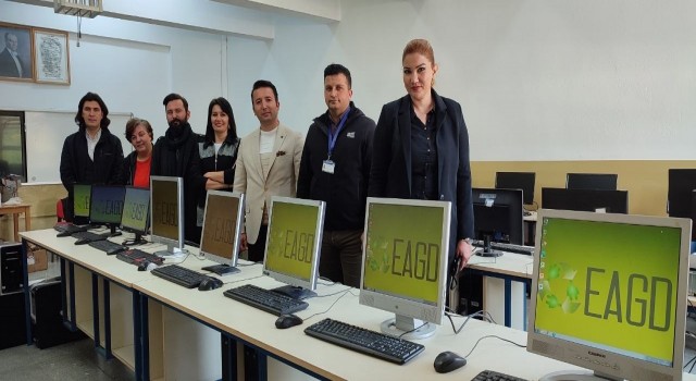Bodrumda elektronik atıklar bilgisayara dönüştü