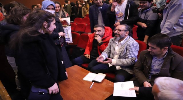 Bozkırın Tezenesi Neşet Ertaşı anma gecesine yoğun ilgi