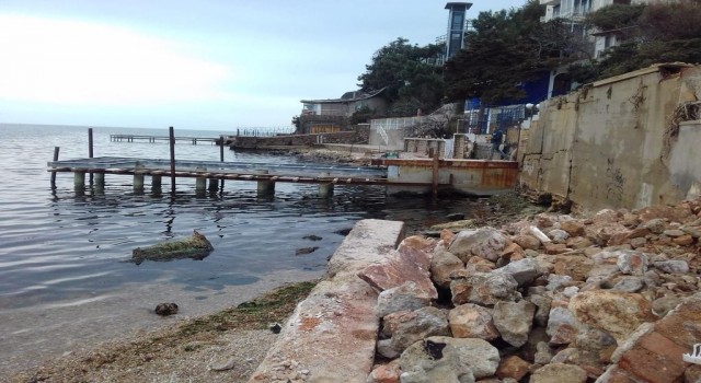 Burgazadada CHPli belediye meclis üyesi plajı kendi mülküne katmak istedi, bakanlık yapılaşmayı durdurdu