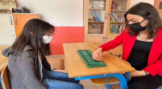 Burhaniye de akıl ve zeka oyunları sevildi