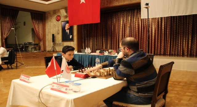 Bursa Büyükşehir Belediyesporlu satranççı Ediz Gürel TBMM Kupasında ikinci oldu