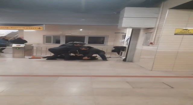 Bursada alkollü şahıs güvenlik görevlilerine zorluk çıkardı, ters kelepçe yapıldı