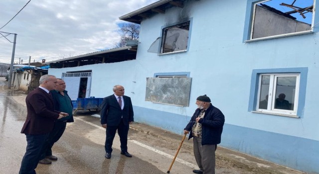 Bursada evi kül olan aileye belediye başkanı sahip çıktı