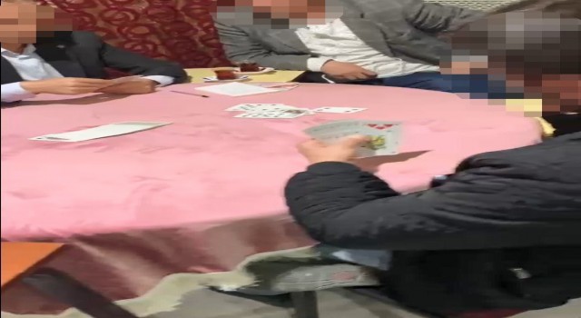 Bursa'da kumar oynatılan kıraathaneye şok baskın