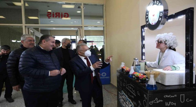 Büyükkılıç, Bahçe Botanik ve Yöresel Ürünler Günlerini ziyaret etti