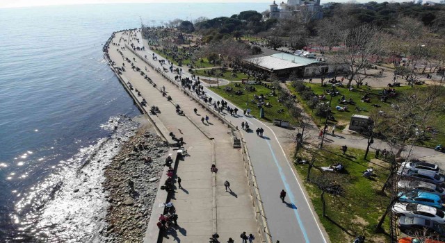 Caddebostan sahili hafta sonunda doldu taştı
