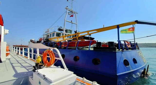Çanakkale Boğazında karaya oturan gemi kurtarıldı