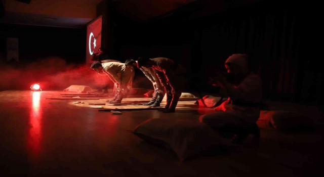 ‘Çanakkale Ruhu gençlerle sahnede