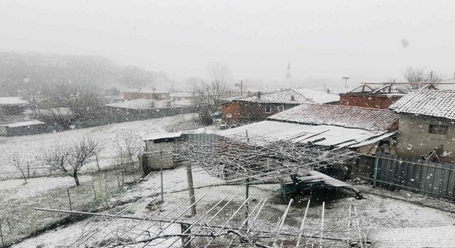 Çanakkalenin Çan ve Yenice ilçeleri beyaza büründü