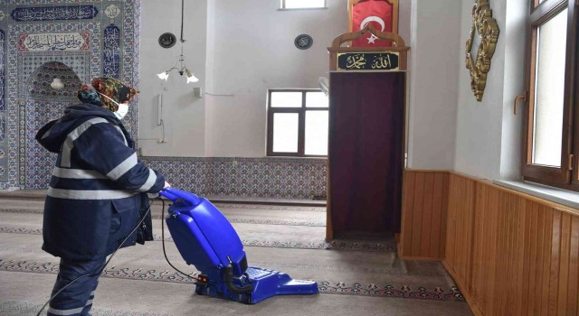 Çanda ibadethaneler Ramazan ayına hazırlanıyor