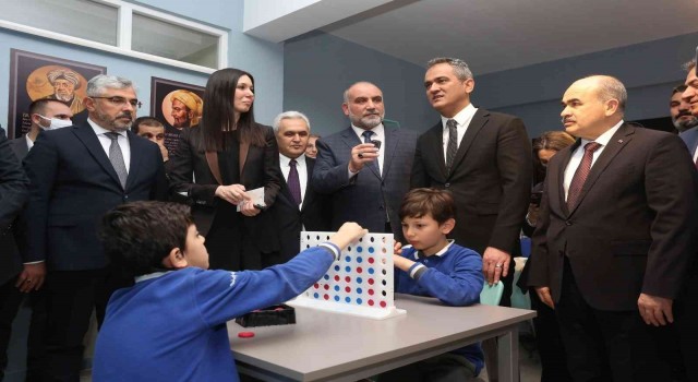 Canikin Akıl ve Zekâ Oyunları sınıflarının açılışını Bakan Özer yaptı