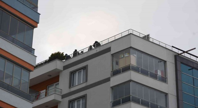 Çatıya çıkmasıyla inmesi bir oldu