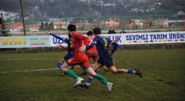 Çaycumaspor- Çaydeğirmeni Belediyespor karşılasmasında 2-1lik üstünlüğü ile kazandı