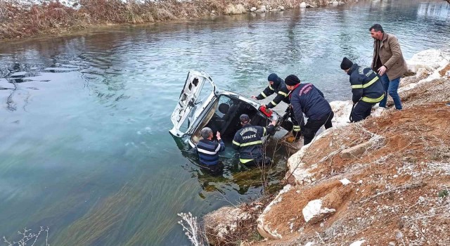Ceyhan Nehrine düşen araçtaki 1 kişi öldü, 2 kişi ağır yaralandı