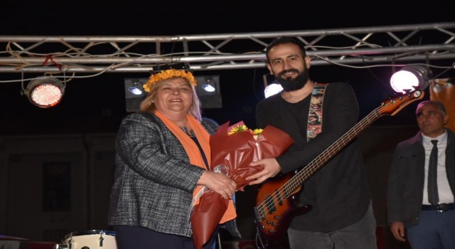 Ceyhanlılar Soner Eden konseriyle coştu