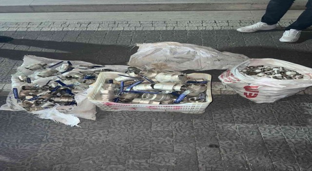 Cezaevi inşaatından 100 adet su vanası çaldılar