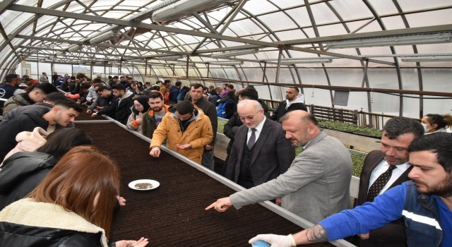 Çiçeklerin geliri kırsal mahalle okullarına