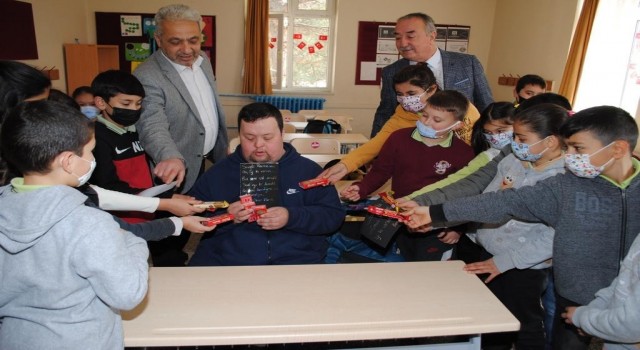 Çikolatalar bu kez çocuklardan geldi