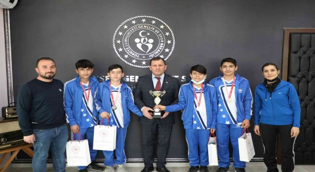 Dart sporcuları Türkiye 2.si oldu
