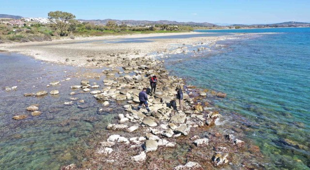 Datçada deniz çekilince liman kalıntıları ortaya çıktı