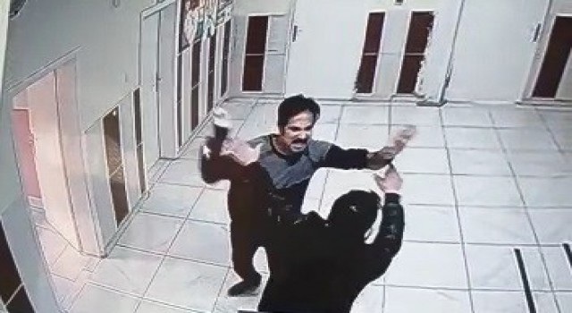 Diyarbakırda öğrencilerin gözü önünde veli ile öğretmen kavga etti