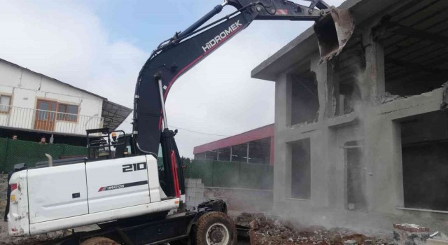 Diyarbakırda zabıta ekipleri kaçak yapılara geçit vermiyor