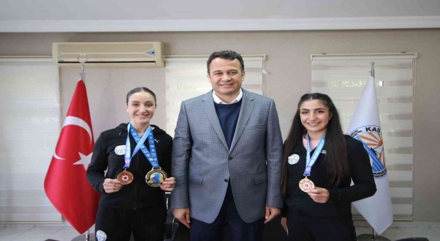 Doğan kardeşlerden Kaşa gurur madalyası