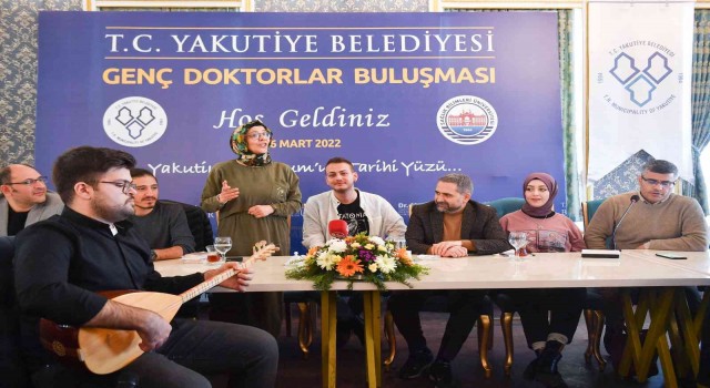 Doktor başkan genç doktor adaylarıyla kahvaltıda buluştu