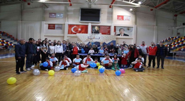 Down sendromlu çocuklar sporla eğlendi