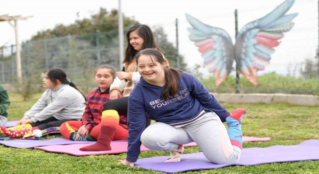 Down sendromlu çocuklara yoga kursu