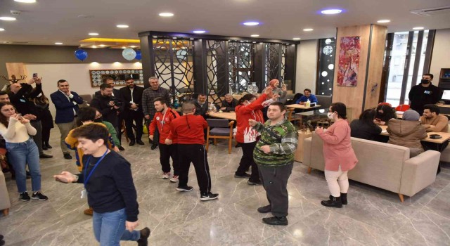 Down sendromlu gençler gönüllerince eğlendi