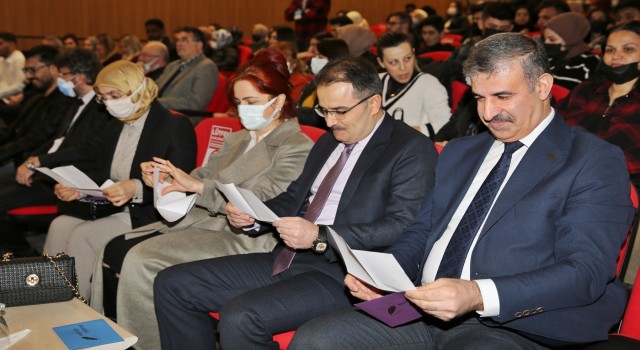 Dünya Şiir Gününü Vali Ayaz ve Rektör Çiftçi şiir seslendirerek kutladı
