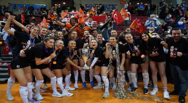 Eczacıbaşı Dynavit, CEV Kupası final maçında deplasmanda karşılaştığı MTV Stuttgartı setlerde 3-1 mağlup ederek şampiyon oldu.