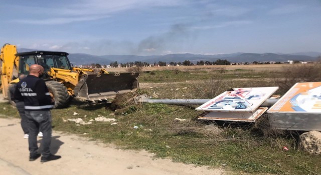 Edremit Belediyesi görüntü kirliliğine müdahale ediyor