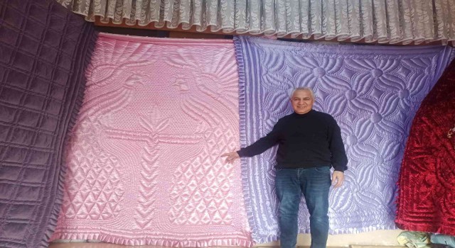 El emeği göz nuru yorganlar nakış nakış işleniyor