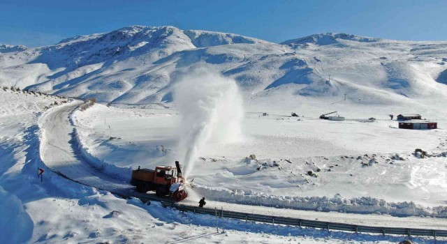 Elazığda 72 köy yolu ulaşıma kapandı