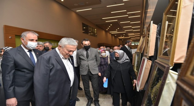 Elazığda hasta ve yakınlarının yaptığı el emekleri görücüye çıktı