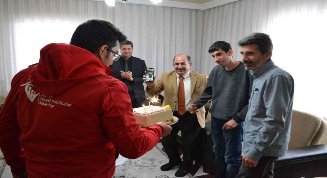 Engelli gence doğum günü sürprizi