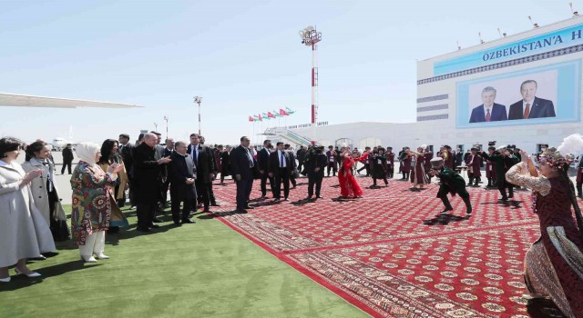 Erdoğan, Ürgenç Havaalanında törenle karşılandı