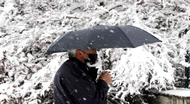 Erzincanda kar ve tipiden 168 köy yolu ulaşıma kapandı