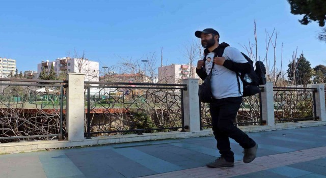 Eşinin Amerikaya götürdüğü ve 6 yıldır göremediği oğlu için yürüyerek Türkiyeyi dolaşıyor