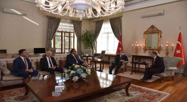 Eski Bakan Güçlüden Vali Karadenize ziyaret