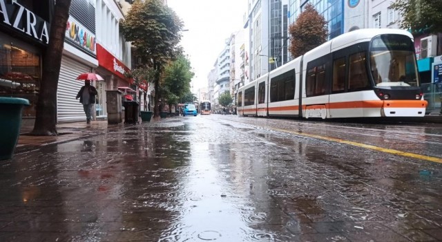Eskişehirde aralıklı sağanak yağış bekleniyor