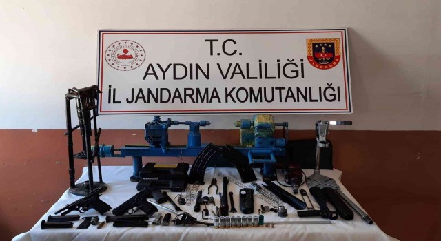 Evi silah imalathanesine çevirmiş