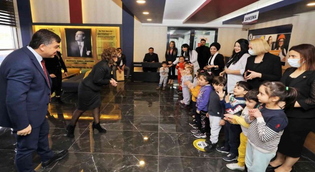 Fadıloğlu, öğrencilerle bir araya geldi