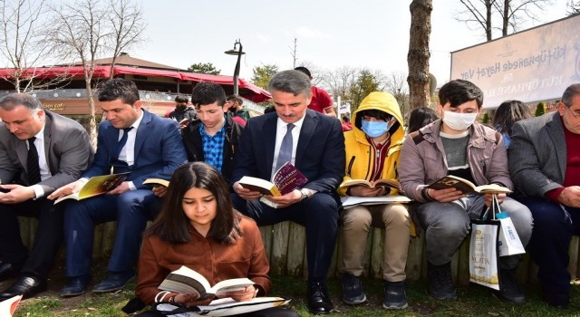Farkındalık için 30 dakika kitap okudular