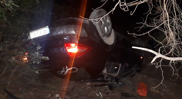 Fethiyede otomobil uçuruma yuvarlandı